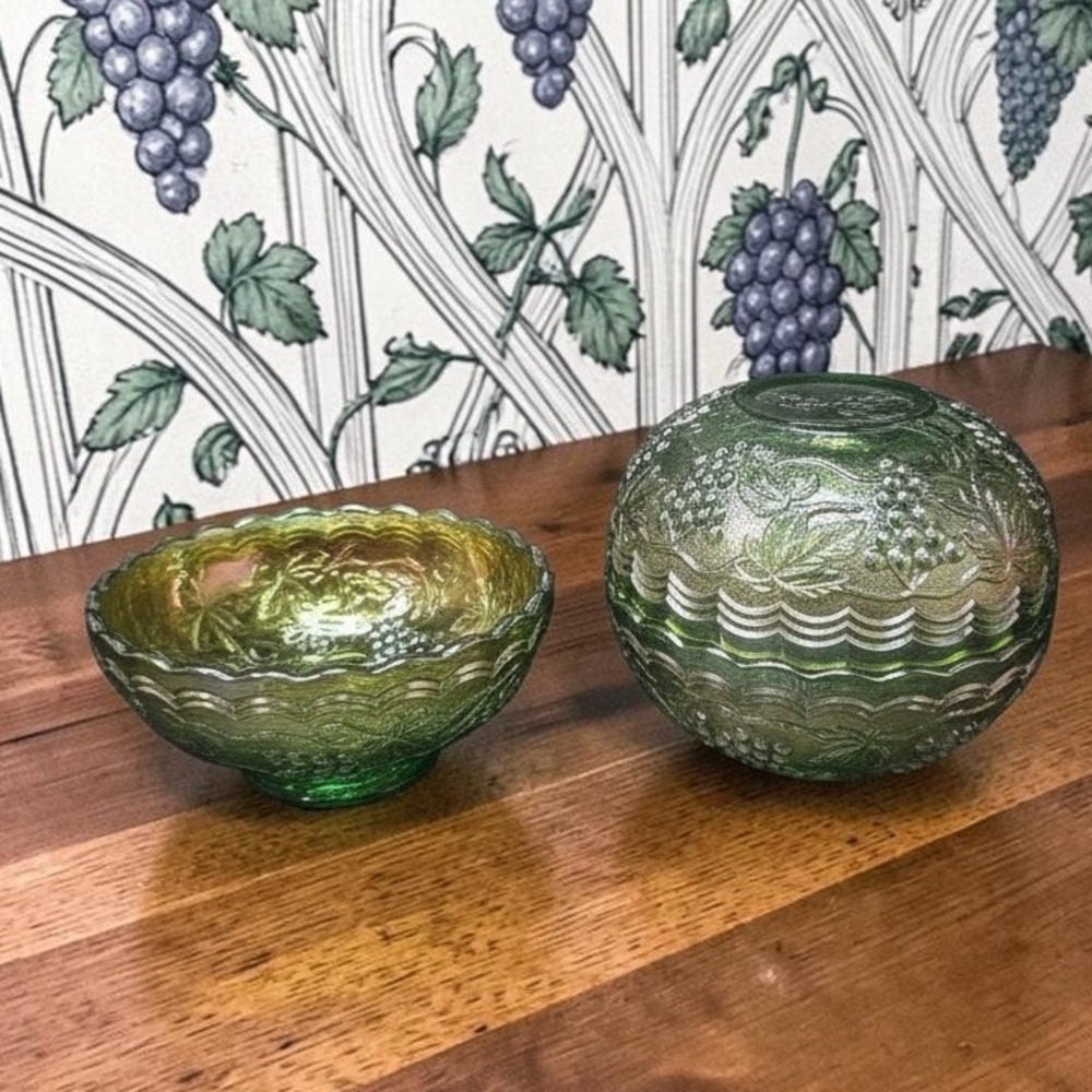 Imperial Grape Helios Leaf Green Gold Carnival Glass Bowls, Scalloped Set‎ of 3